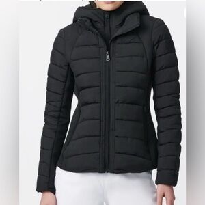 Bernardo hooded quilted water repellent jacket ; size L